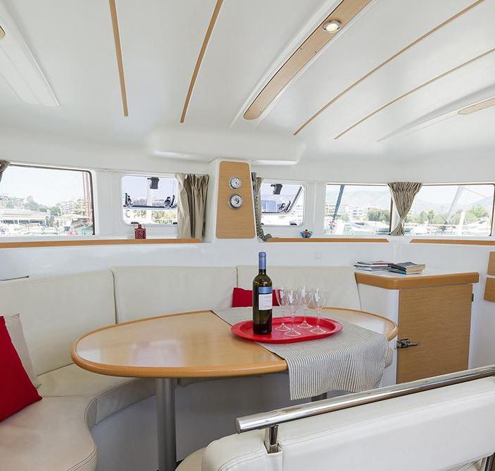 Bellevue | Lagoon 380 photo 17