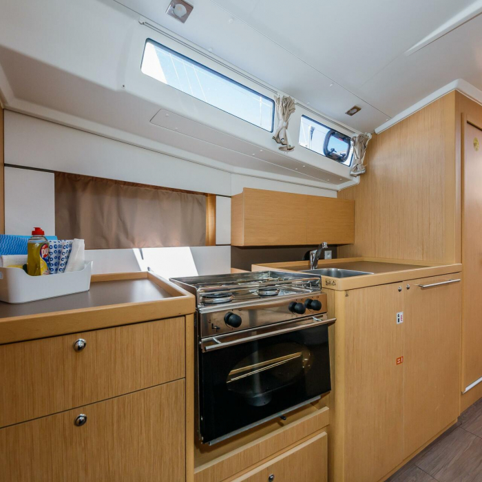 Obsession | Oceanis 38.1 photo 4