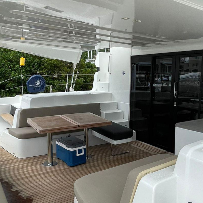 Bottoms up | Lagoon 50 photo 11