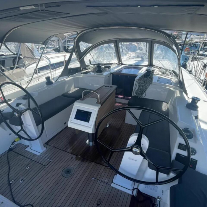 Prestige | Bavaria C42 photo 2