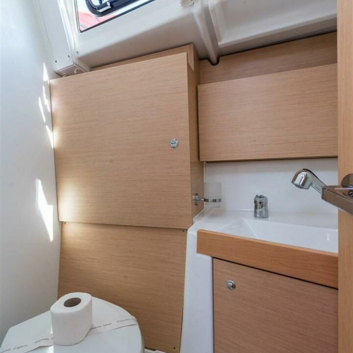 Rusalka | Oceanis 38 photo 6