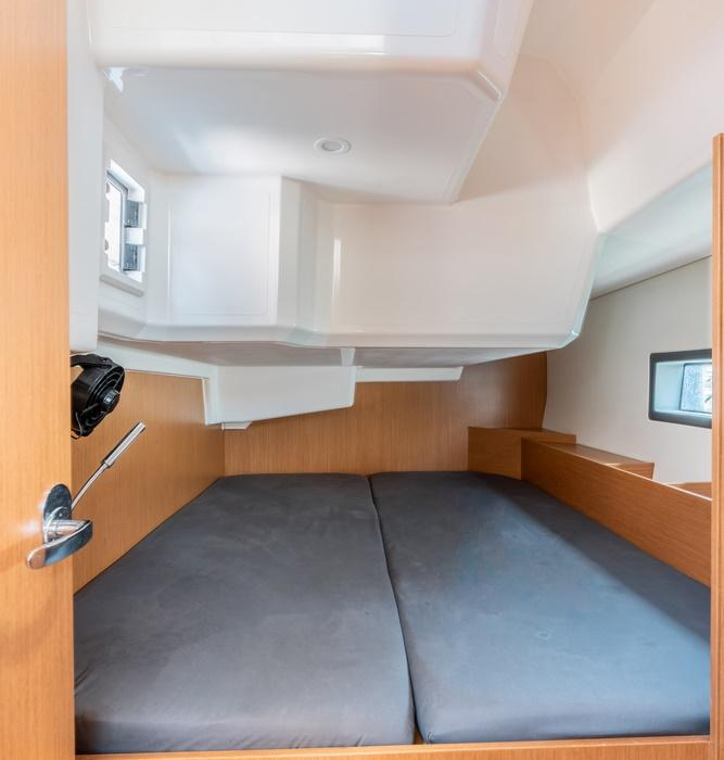 Avra | Bavaria C42 photo 36