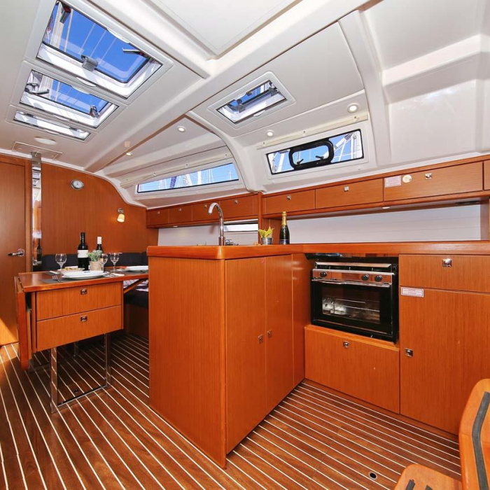 Oracle | Bavaria Cruiser 37 photo 9