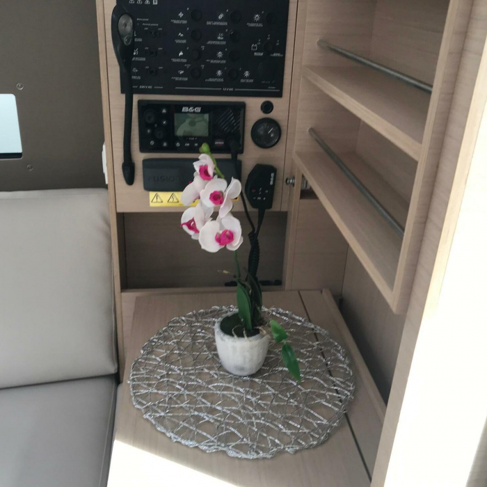 Mimosa | Oceanis 30.1 photo 13