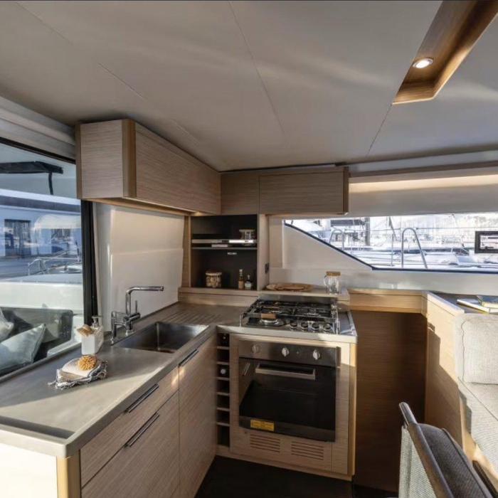 Arctic Dream | Lagoon 51 photo 12