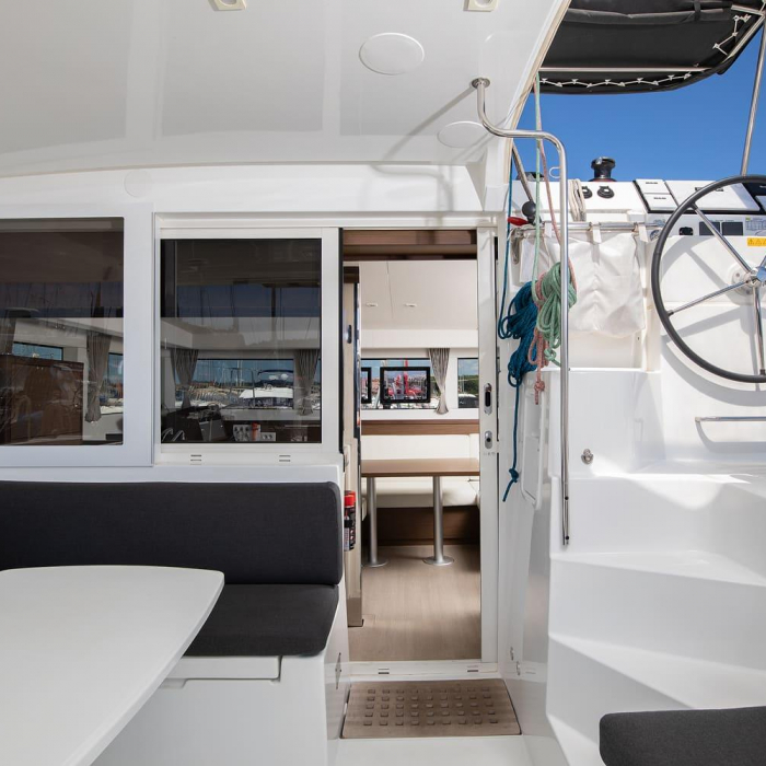 Yolo | Lagoon 40 photo 8