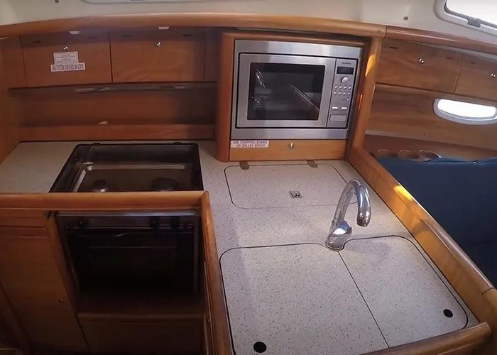 Evi | Bavaria 34 photo 7