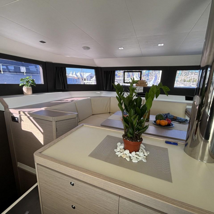 Siente El Mar | Dufour 48 Catamaran photo 8