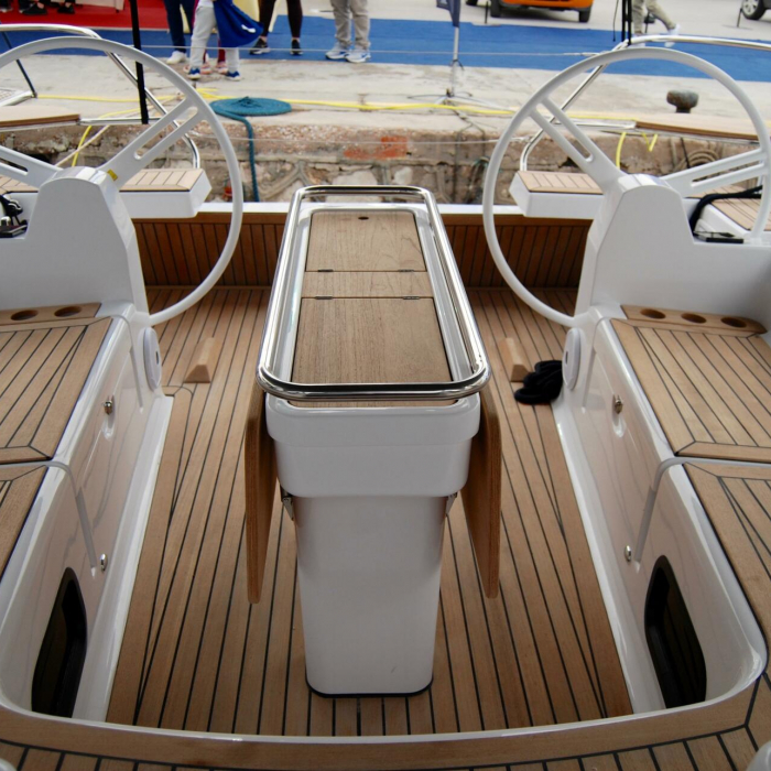 Betelgeuse (Electric Heads, Inverter) | Elan Impression 45 photo 2