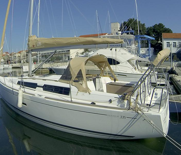 Lara | Dufour 335 GL photo 24