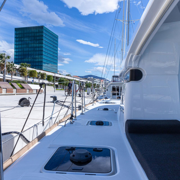 SAILOR MOON | Lagoon 40 photo 13