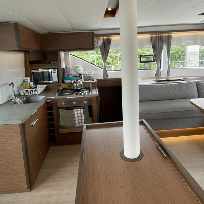 Bottoms up | Lagoon 50 photo 13