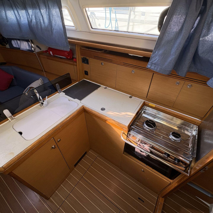 Sail Mira | Sun Odyssey 36i photo 9