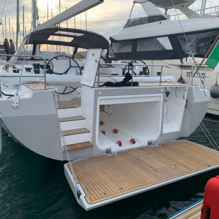 MAI MAI | Bavaria C57 photo 13