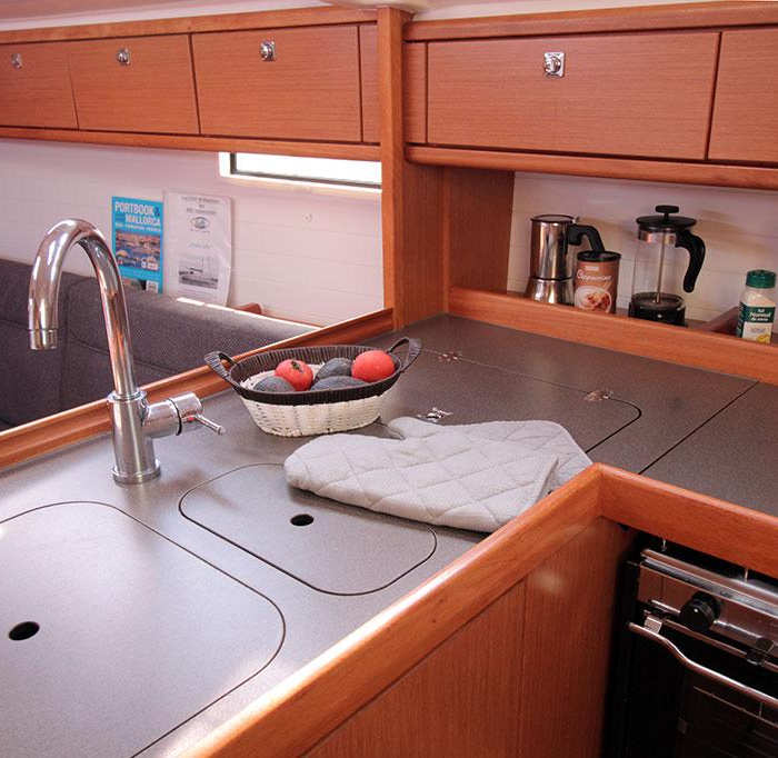 Chilly Lilly | Bavaria Cruiser 37 6 photo 2