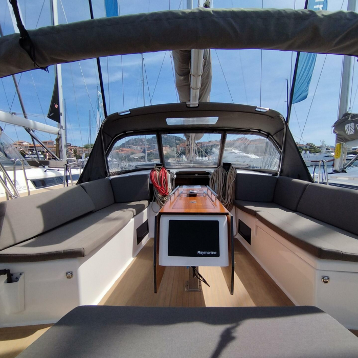 Euphoria | Dufour 470 Owner's version photo 8