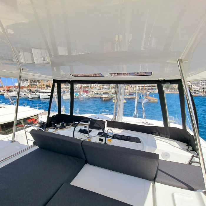 SILVER ELLI | Lagoon 46 photo 5