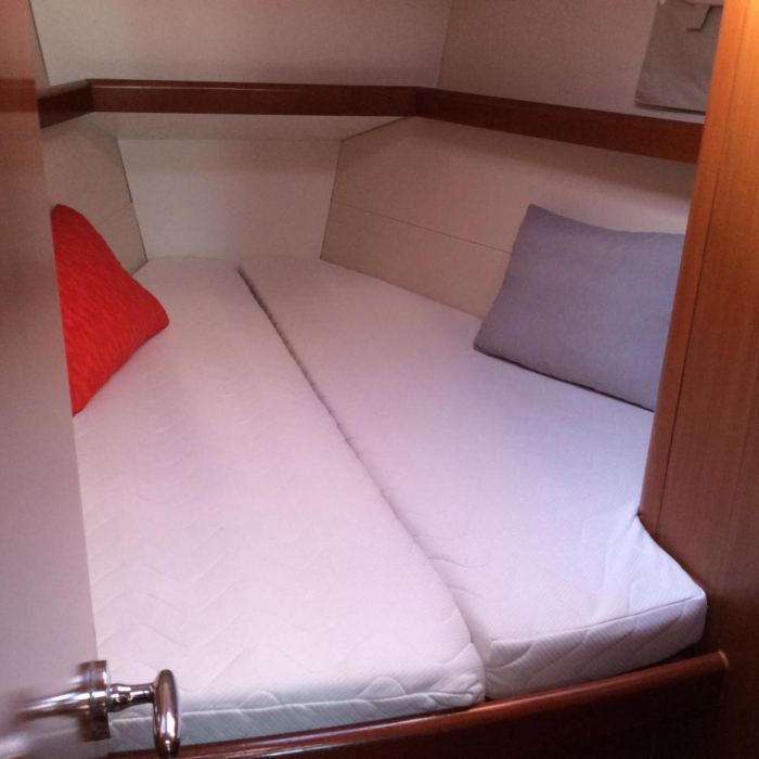 Seacret | Oceanis 43 photo 8