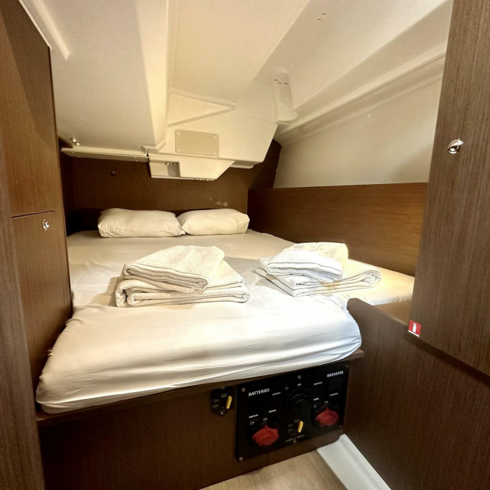 Sail Lyra | Oceanis 38.1 photo 2