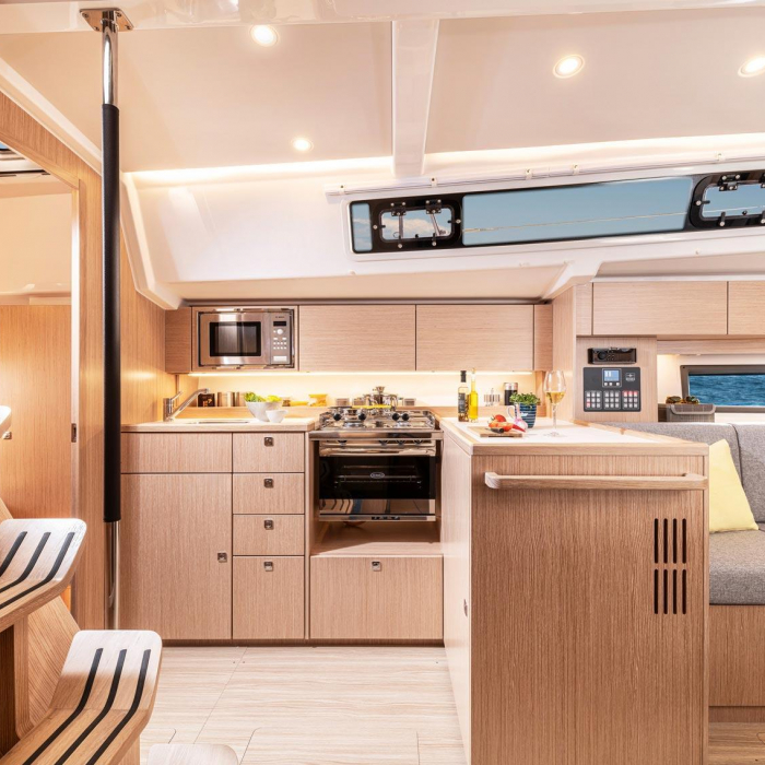 Coconut | Bavaria C38 photo 37