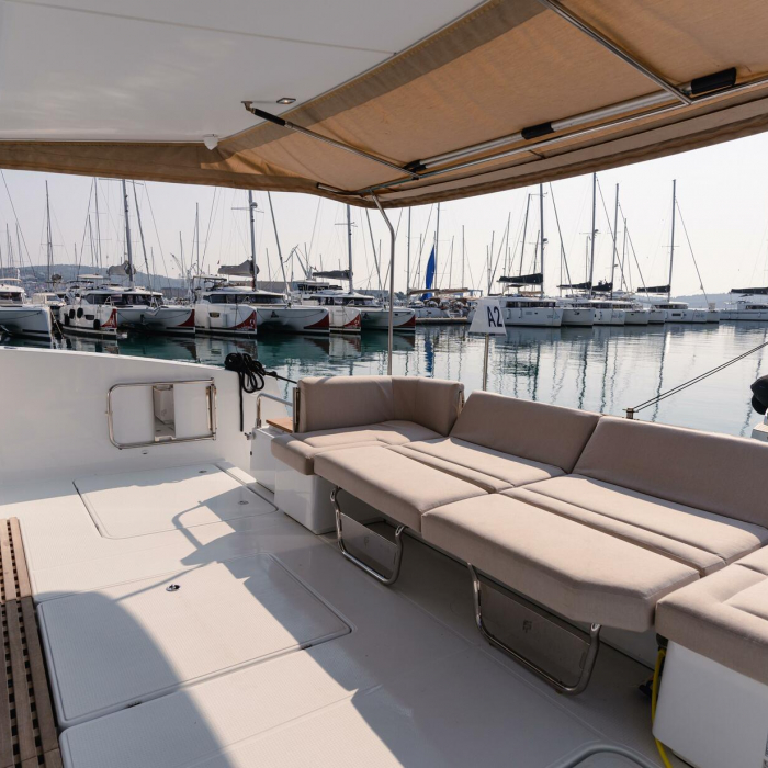 Dana | Fountaine Pajot MY4.S photo 9