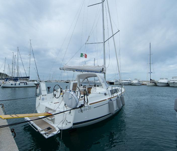 Stephanie | Oceanis 35.1 photo 2
