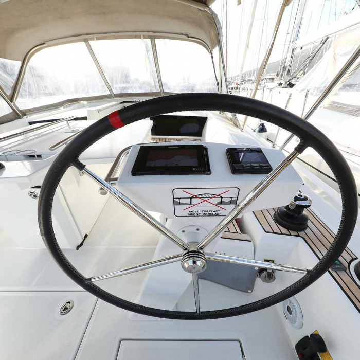 Ladybug | Oceanis 46.1 photo 18