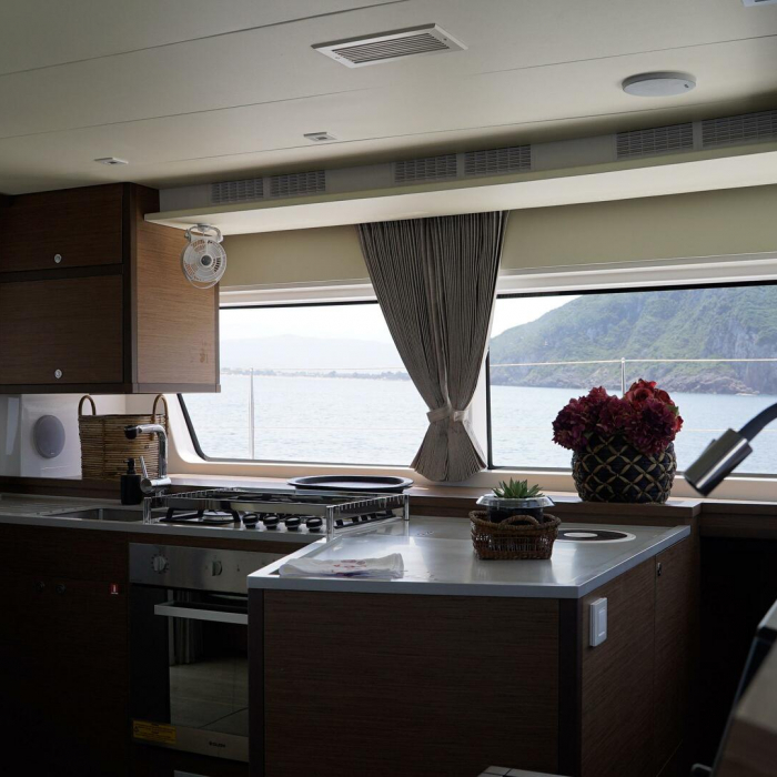 Blue Velvet | Lagoon 52 photo 27