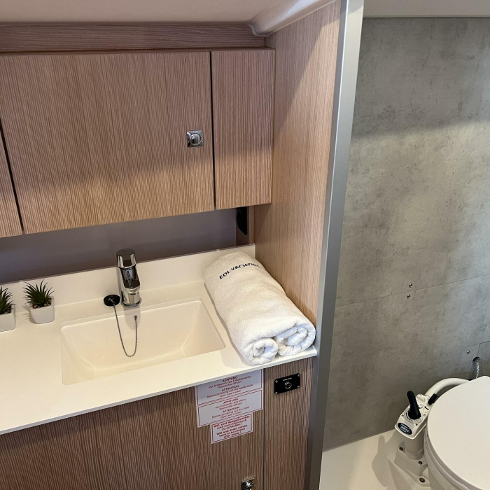 Mala Hana | Bavaria C38 photo 33