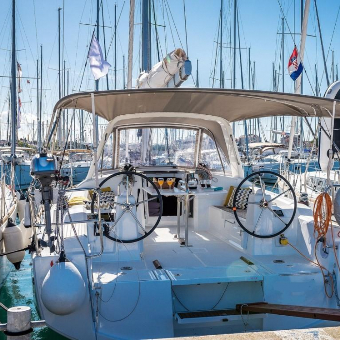 Sailor Jupiter | Oceanis 38.1 photo 2