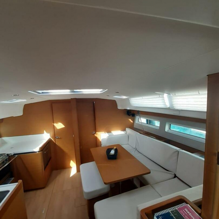 White Pearl | Sun Odyssey 490 photo 16