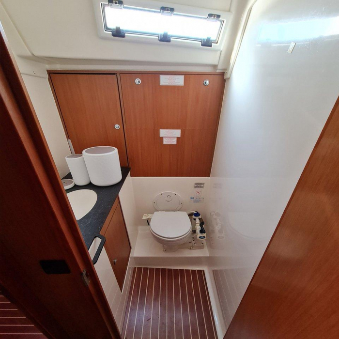 Aquaholic | Bavaria Cruiser 45 photo 21