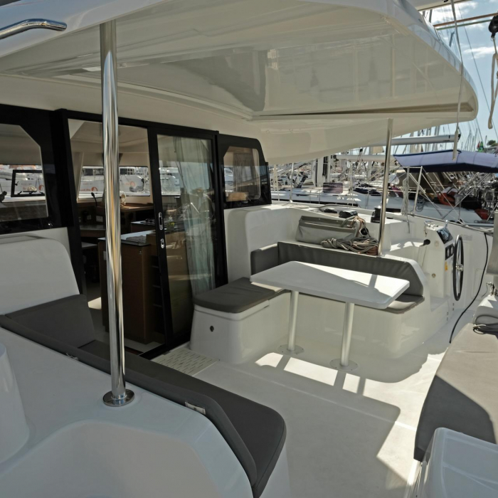 Bronze Kiss | Excess 11 photo 11