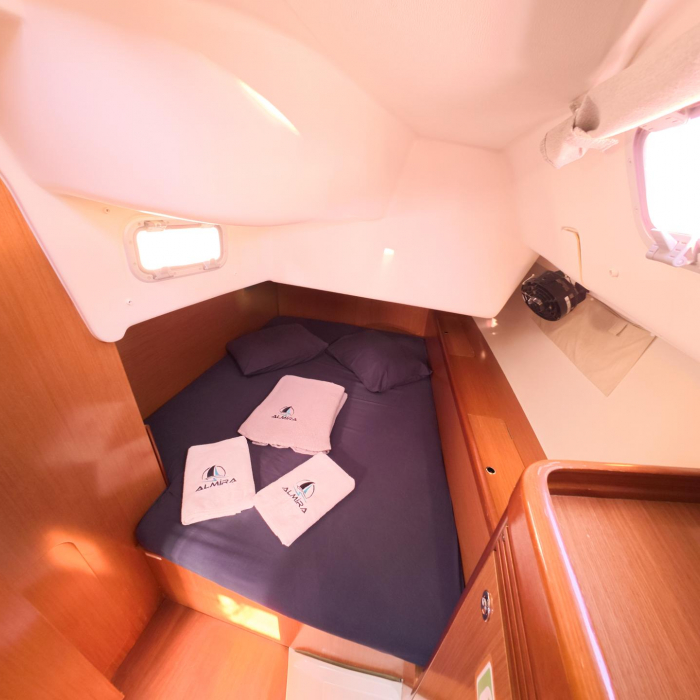 Lilium | Beneteau 43 photo 20