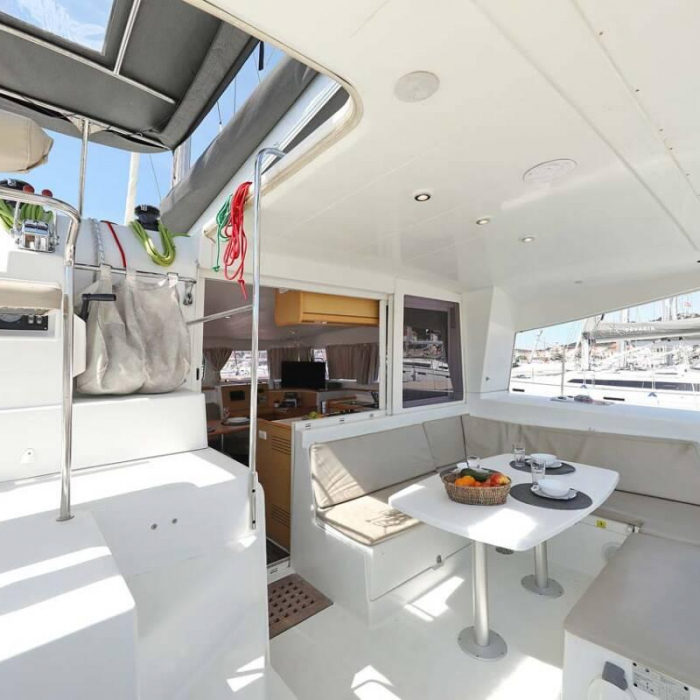 Atlantic | Lagoon 400 photo 6