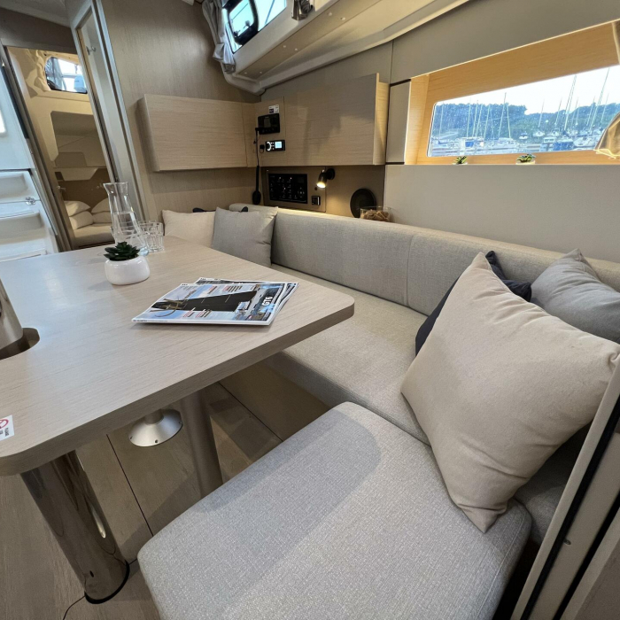 Jana | Oceanis 38.1 photo 22