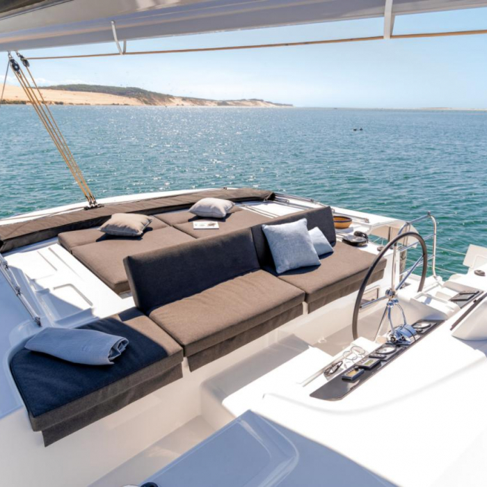Overseas | Lagoon 46 Flybridge photo 8