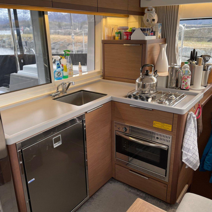 Arctic Charm | Lagoon 40 photo 17