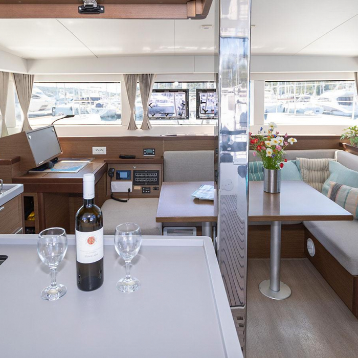 BYE BYE 2020 (air condition, generator) | Lagoon 40 photo 11