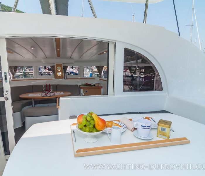 Gratia | Lagoon 380 photo 6