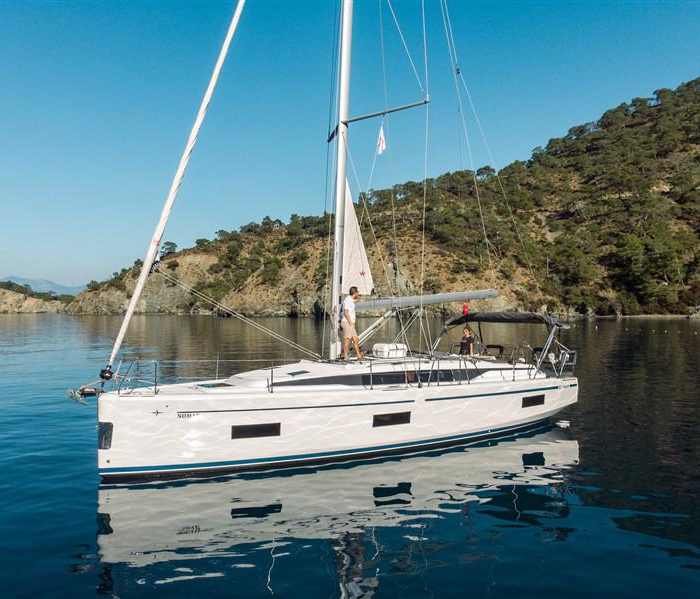 Nomad | Bavaria C42 photo 2