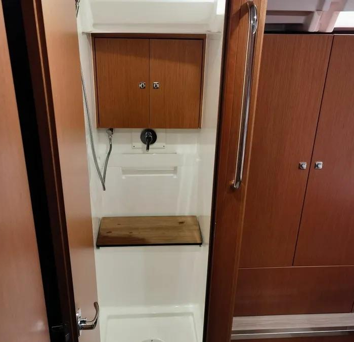  | Bavaria C45 photo 24