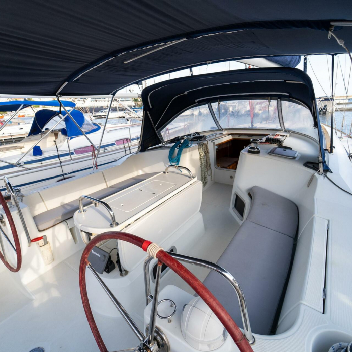 Beethoven ( with Bowthruster ,Solar Panels) | Sun Odyssey 44 i photo 7