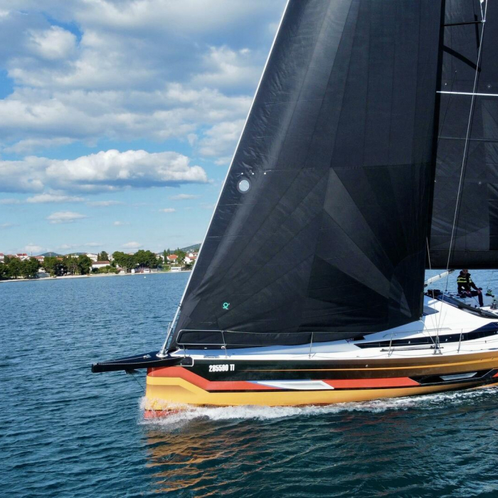 Iron Man | Elan E6 photo 1