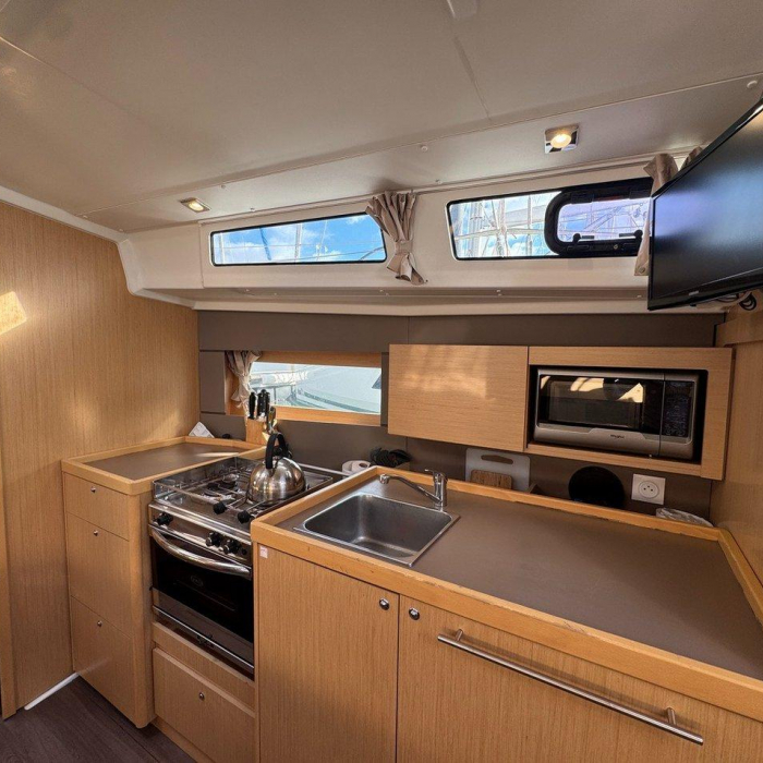 Delfino | Oceanis 38.1 photo 7