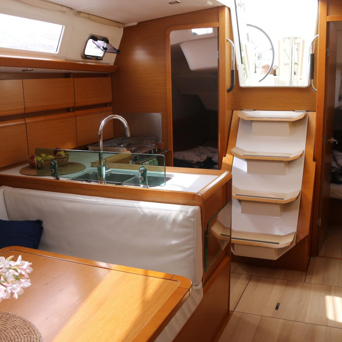 Dust in the wind | Sun Odyssey 389 photo 3