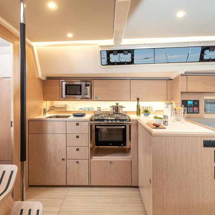Giulia | Bavaria C42 photo 8