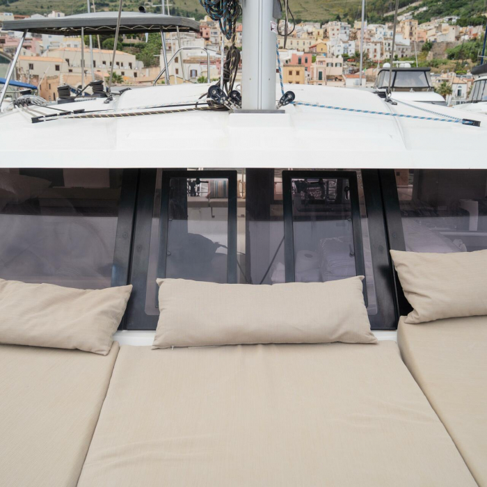 Isla | Fountaine Pajot Isla 40 photo 9