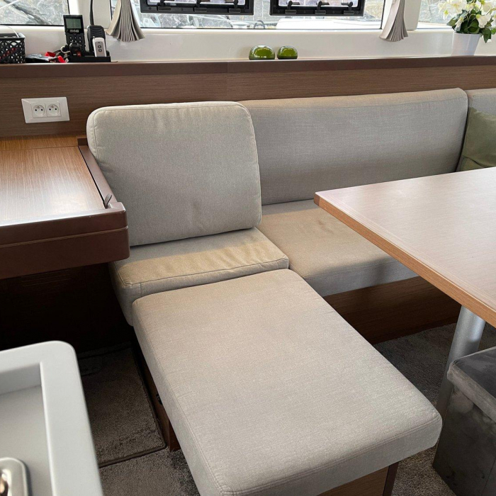 Arctic Charm | Lagoon 40 photo 15