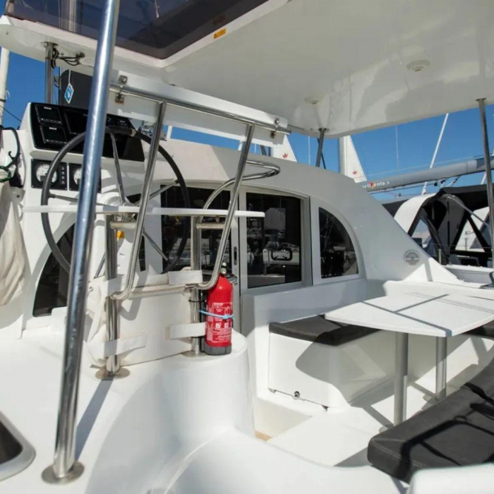 Ploto | Lagoon 380[G] photo 6